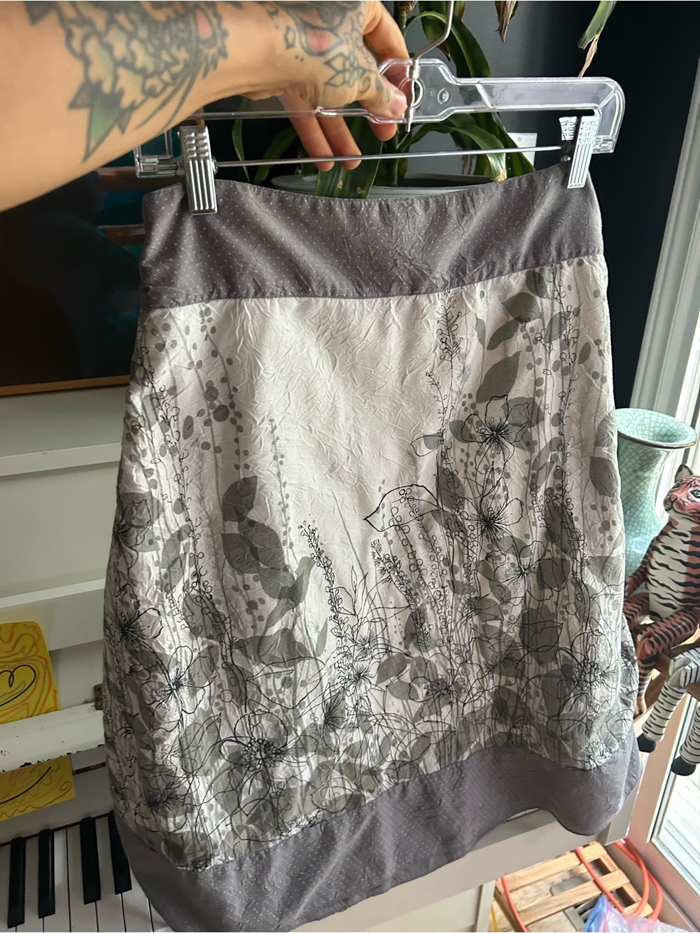 Point Zero Grey Ivory Floral A-Line Midi Skirt Size 7/8 - Picture 12 of 14